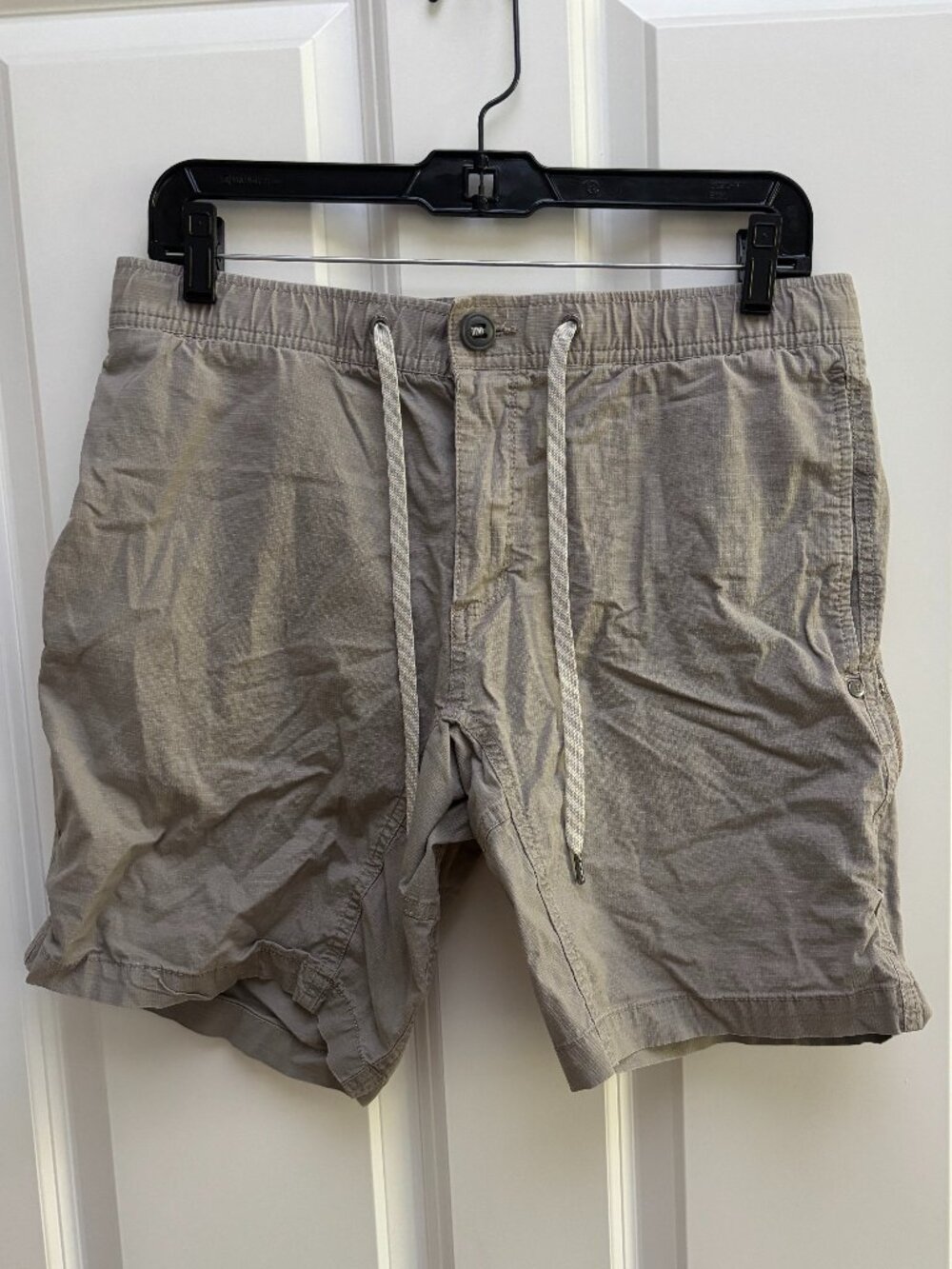 Men's Vuori Gray Tan Summer Shorts | Vuori